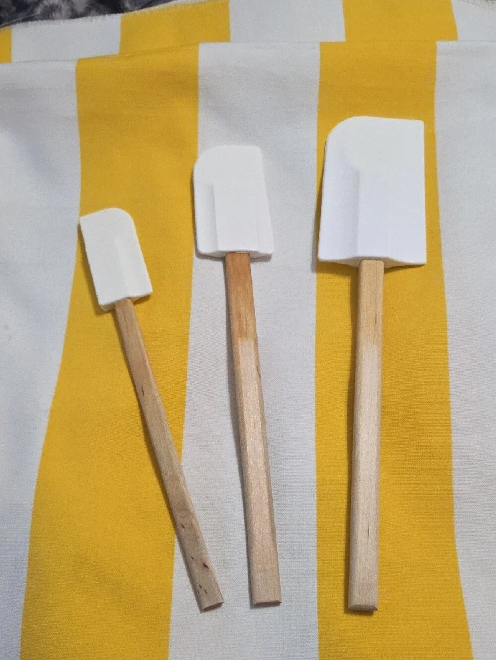 Le Creuset White Silicone and Wood Spatula Set - 3 Piece